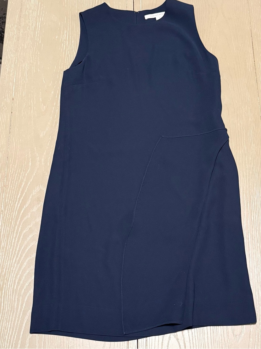 Diane von Furstenberg Navy Asymmetric Drape Shift Dress Sz 2 Crepe Minimalist - Picture 3 of 8